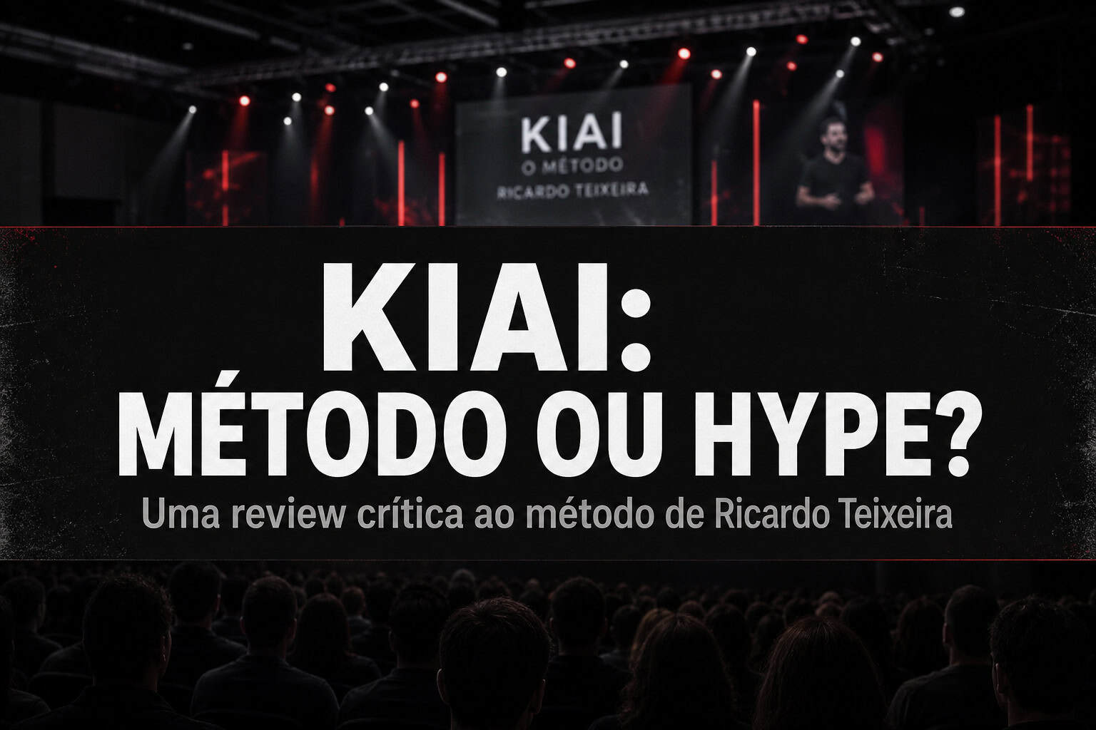 Um homem está no palco para apresentar "Kiai: Método ou Hype?" com métricas, gráficos e promoções sobre o Kiai de Ricardo Teixeira em um telão grande atrás dele.